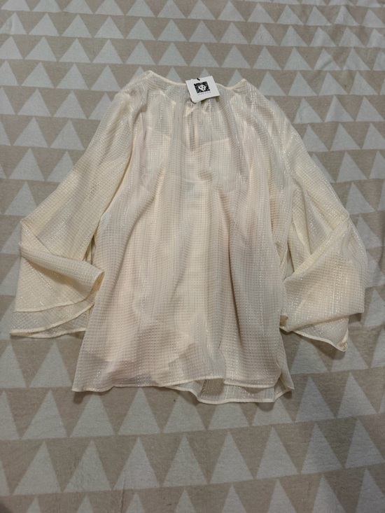 Anne Klein Tops - Anne Klein light dune metallic bell sleeve flowy layered blouse